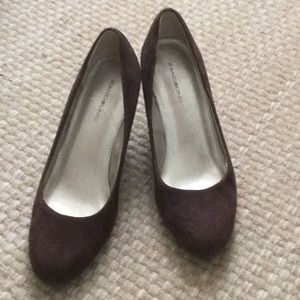 Bandolino Brown Suede Wedges